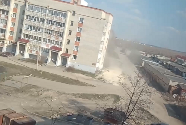 Жители Пензенской области сняли на видео «мини-смерч» в Кузнецке