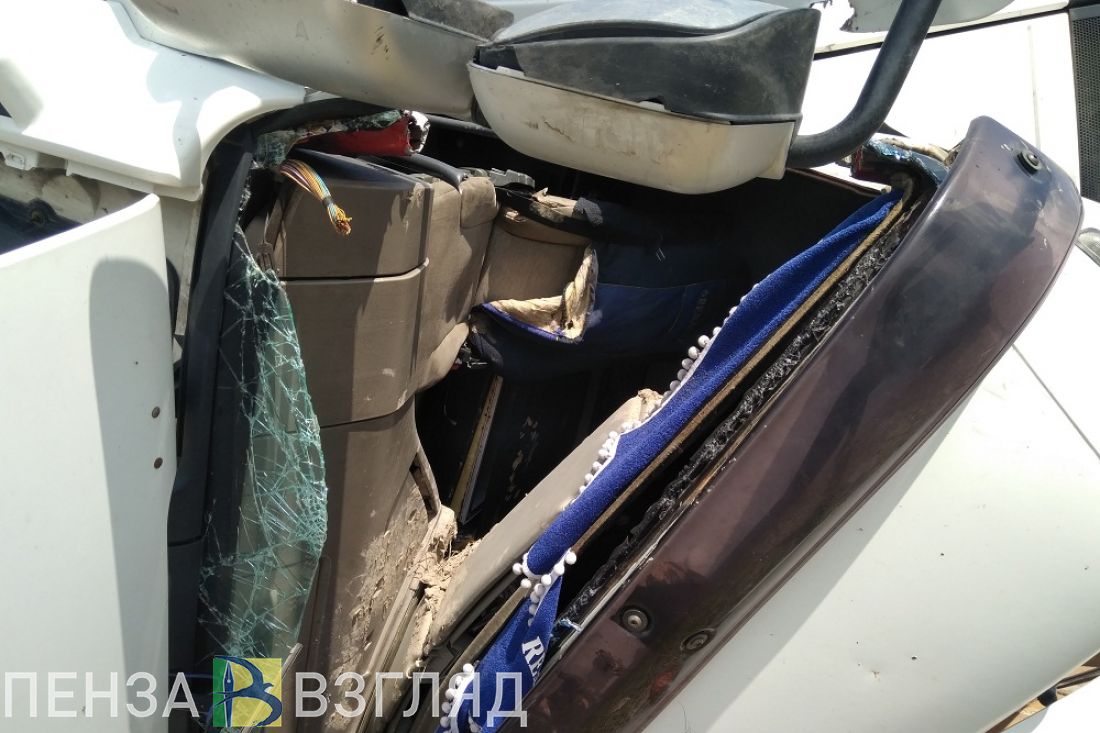 Появились шокирующие фото и видео внутри кабины фуры после смертельного ДТП на трассе М-5 «Урал»