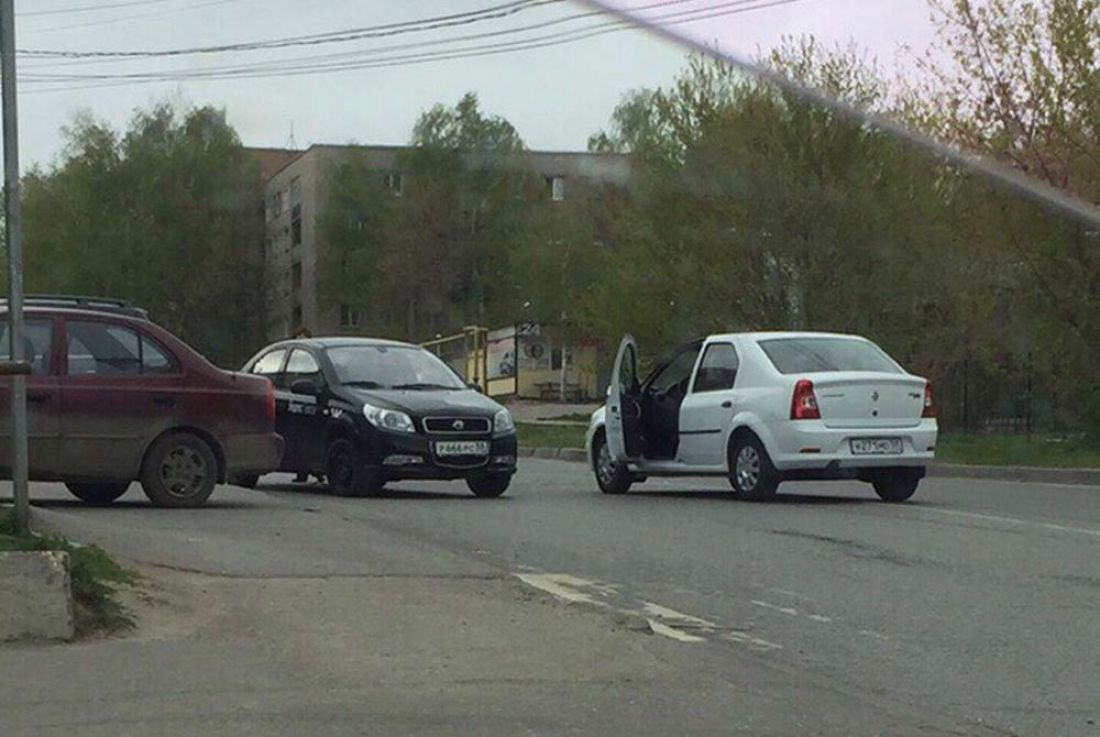 В Пензе в аварию попал автомобиль «Яндекс Такси»